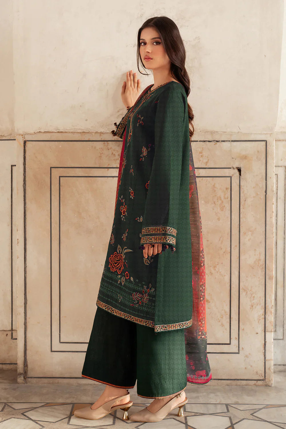 Jazmin lawn 3pc unstitched embroiered dress with voil lawn dupatta
