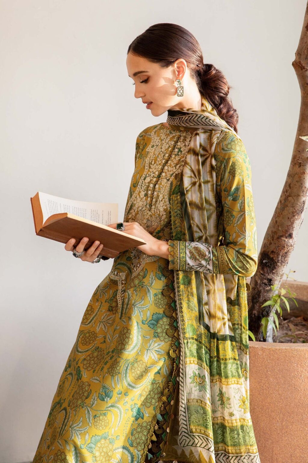 Maria.b 3 pc unstitched printed article with chiffon dupatta