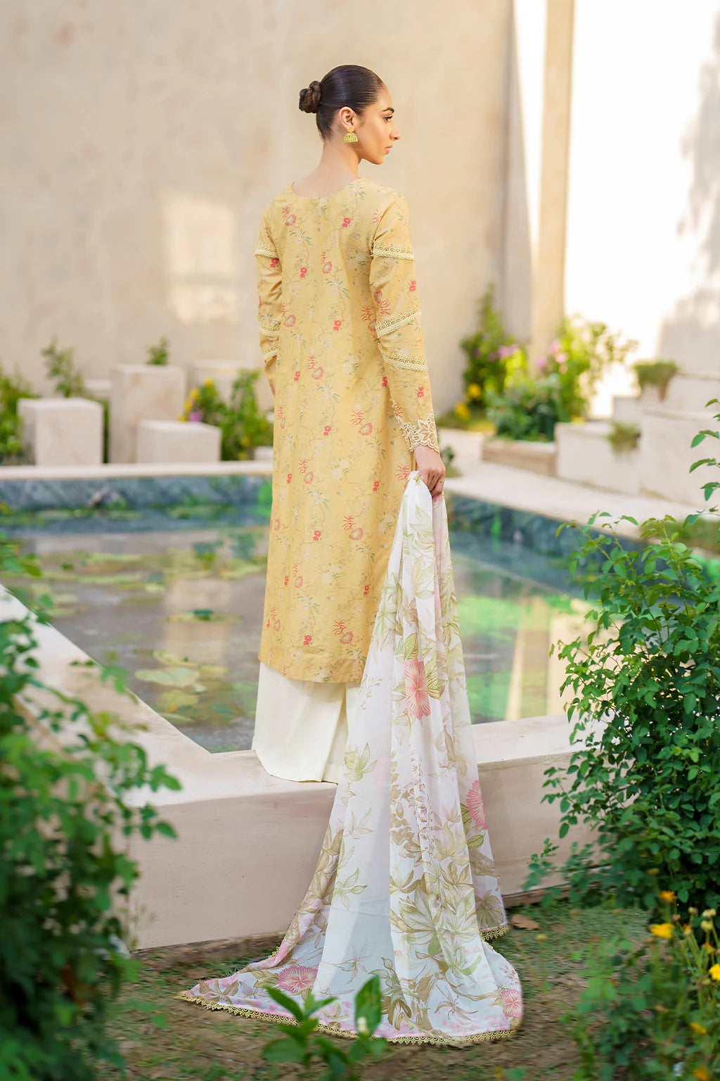 Maria.b 3 pc unstitched printed article with chiffon dupatta
