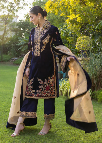 Zainab Chotani Velvet Embroiderd Three Piece 2652