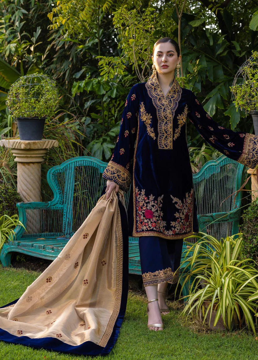 Zainab Chotani Velvet Embroiderd Three Piece 2652